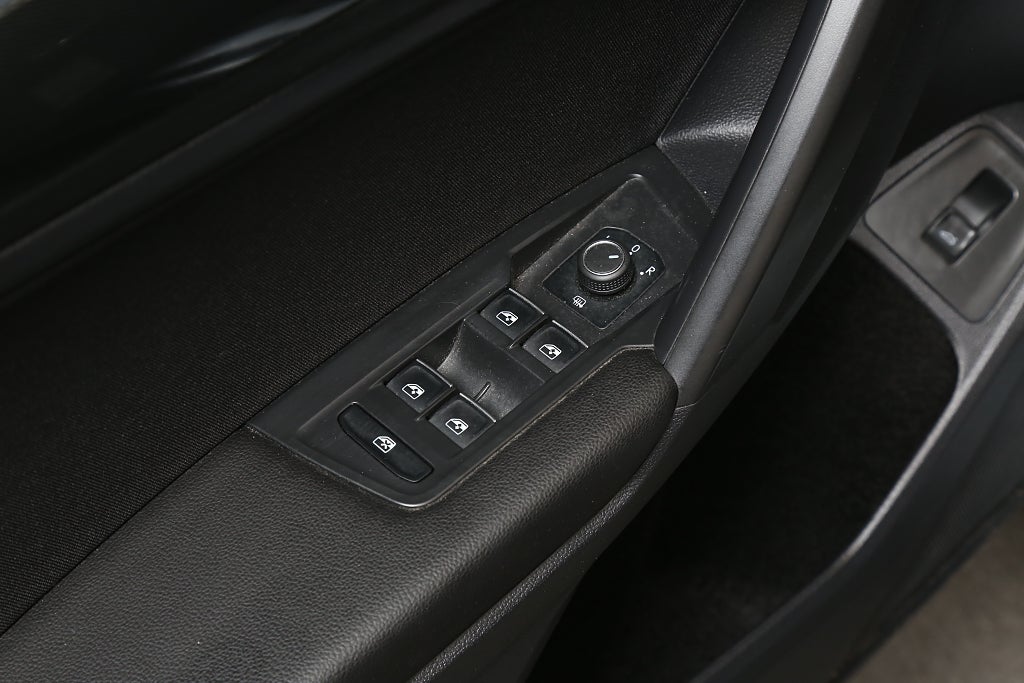 Volkswagen Tiguan Allspace 2,0 TDI 200hk 4M R-Line 7-sätes Värmare Drag 2021