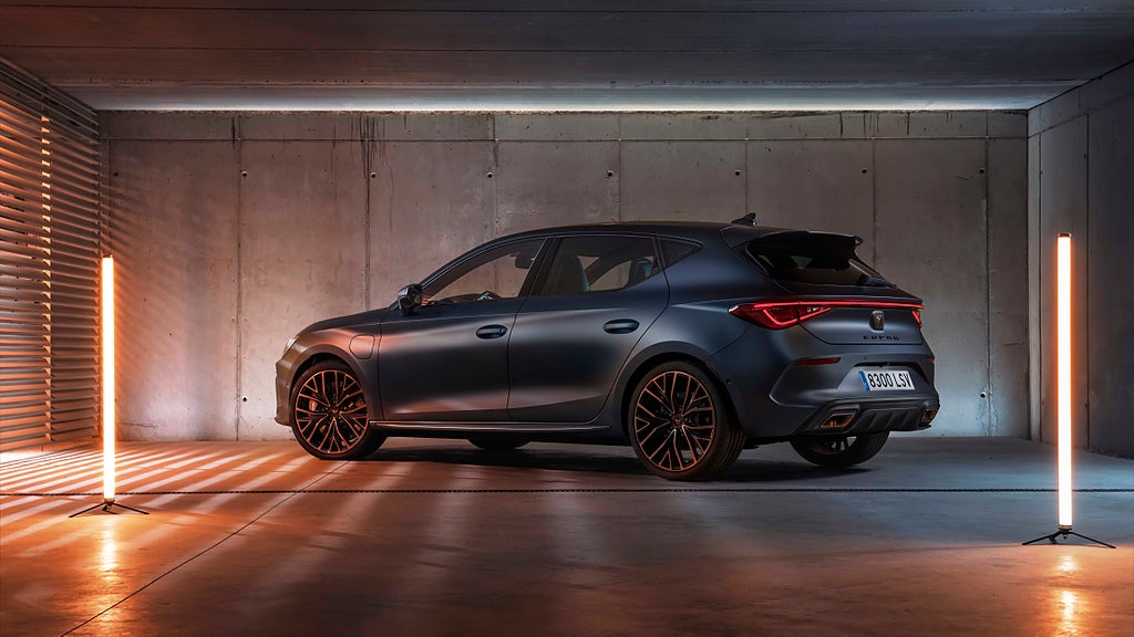 Cupra Leon e-Hybrid uppdateras med en bättre prestanda. Foto: Cupra