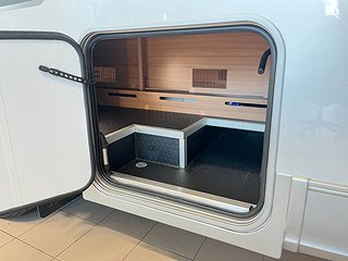 Husbil-halvintegrerad Adria CORAL SUPREME 670 SLT 7 av 29