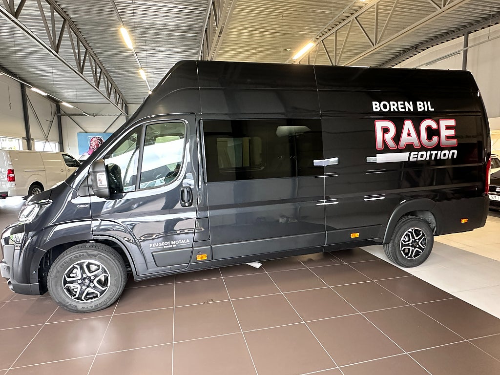 Peugeot Boxer 2.2 BlueHDi 180hk 5-sits EAT Race Edition Sovalkov thumbnail