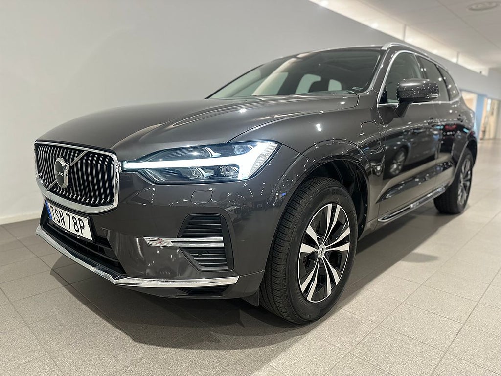 Volvo XC60 Recharge T6 Core Edition, Dragkrok, Panoramatak.