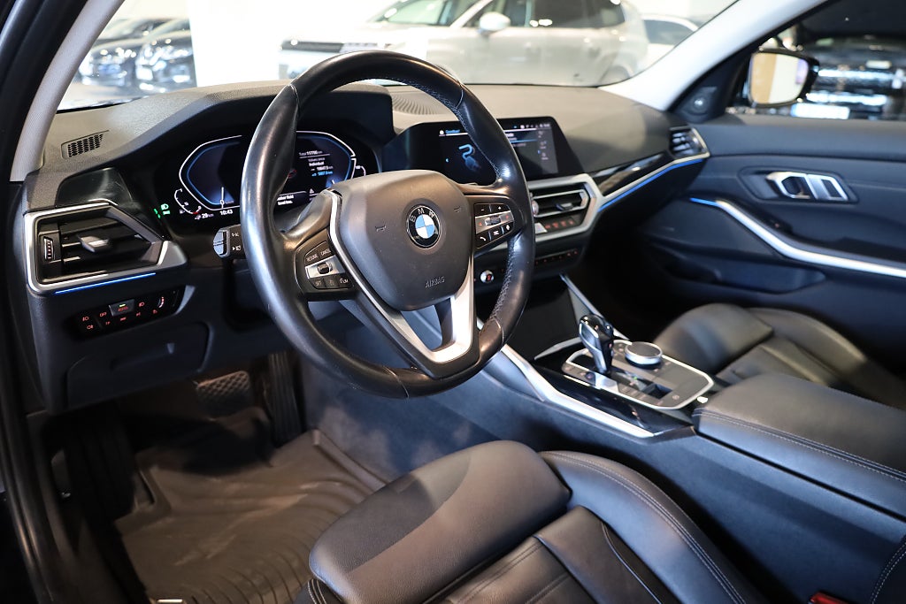 BMW 330e Sedan Steptronic Sport line H&K Navi Läder CarPlay