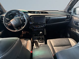 Toyota Hilux Dubbelhytt 2.8 4WD Invincible MOMS/JBL/360/Skinn/MoK