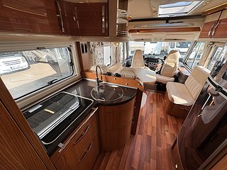 Husbil-integrerad Hymer Eriba 773 IVECO 170HK AUT 17 av 26