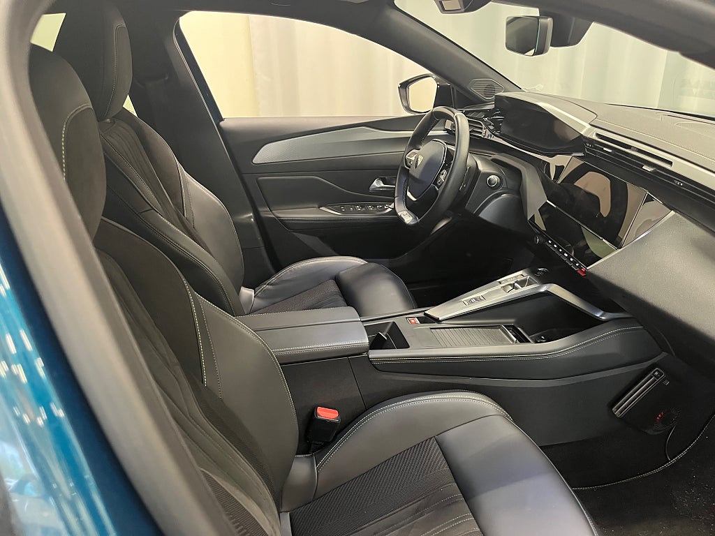 Peugeot 408 GT 130hk Automat Navi Massage Motorvärmare thumbnail