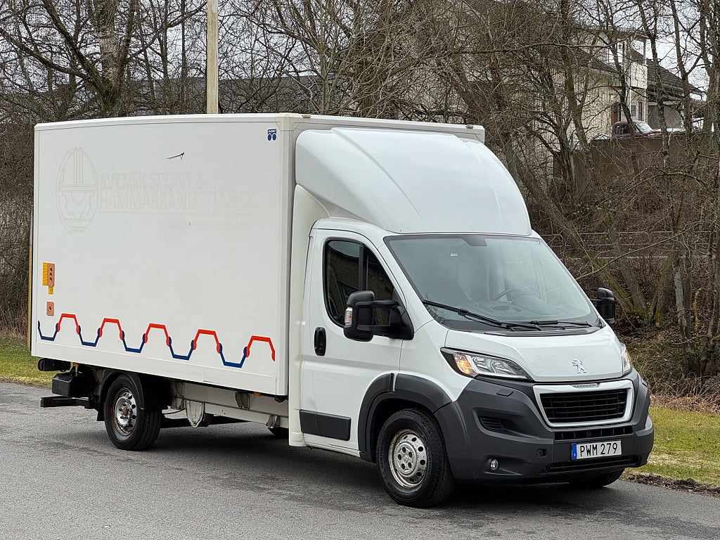 Peugeot Boxer Chassi Cab 335 2.0 BlueHDi  /AVDRAGBAR MOMS. 