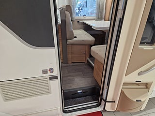 Husbil-halvintegrerad Adria MATRIX PLUS 670 SLT 8 av 27