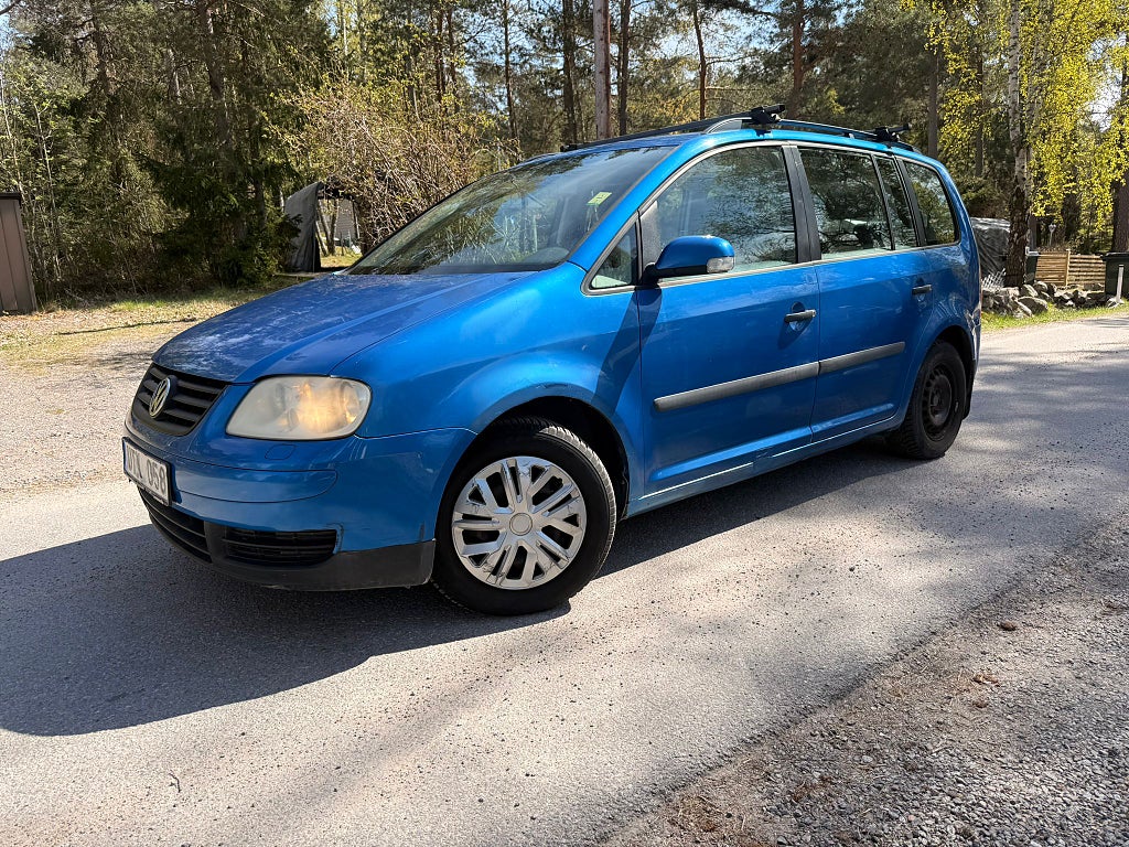 Volkswagen Touran 7-seater 1.6 FSI TipTronic Base Euro 4