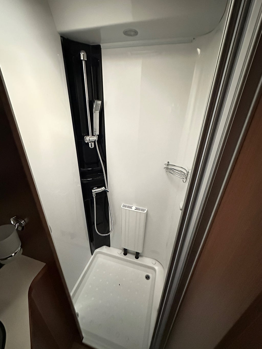 LMC T 713 Passion Alde Långbädd toa bak thumbnail