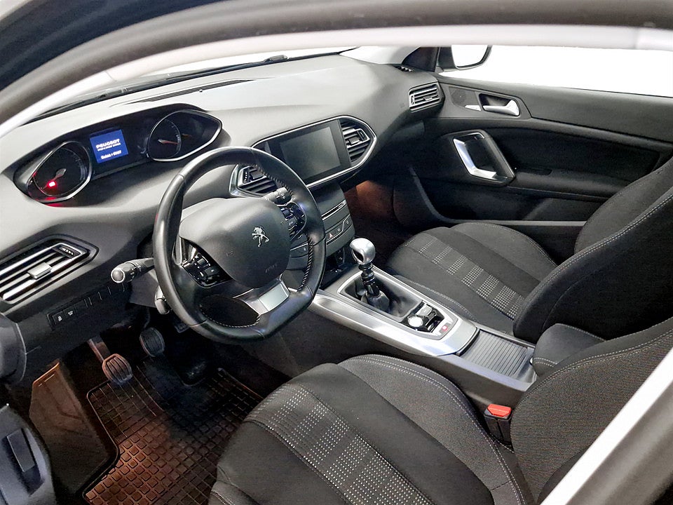 Bild på Peugeot 308 sw SW Allure 1.2 PT 130hk PANORAMA