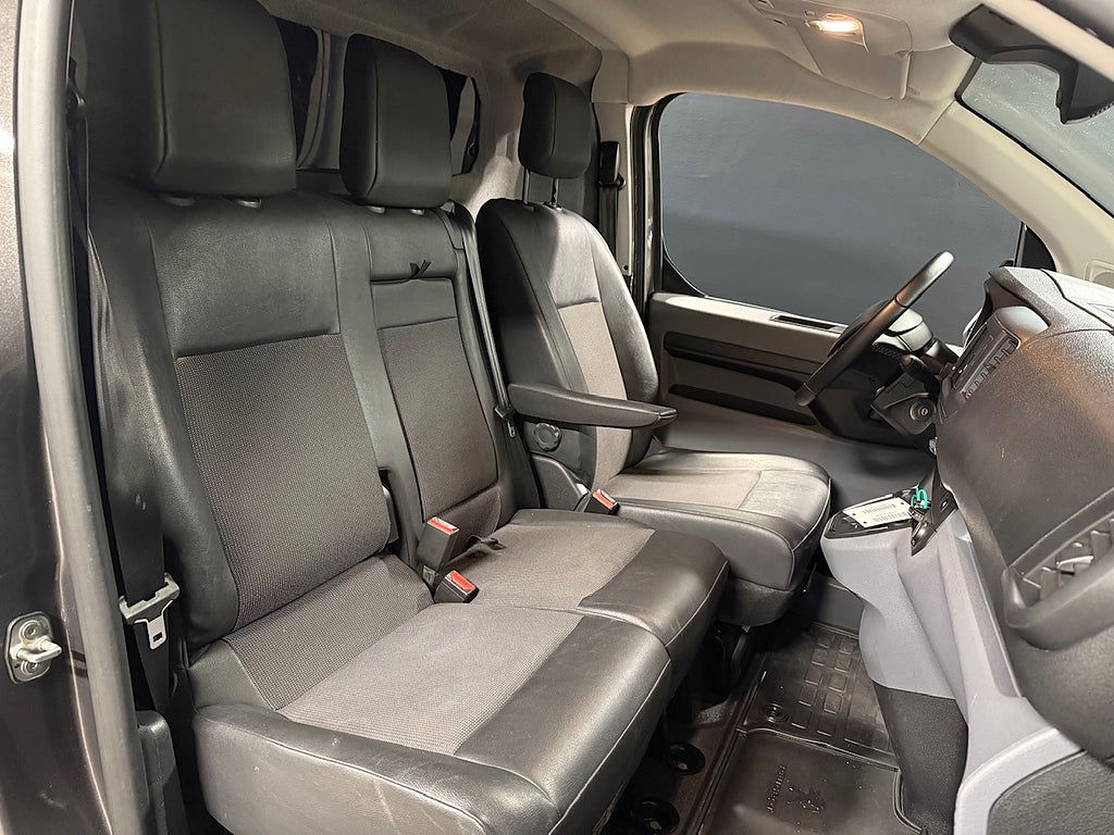 Bild på Peugeot e-Expert  PRO+ L3 75kWh 136hk Back-kamera/Nav