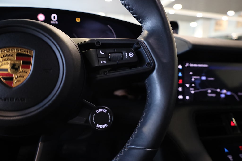 Porsche Taycan 4S DD+ 571HK Navi Pano Kamera Sport Chrono Matrix 2020