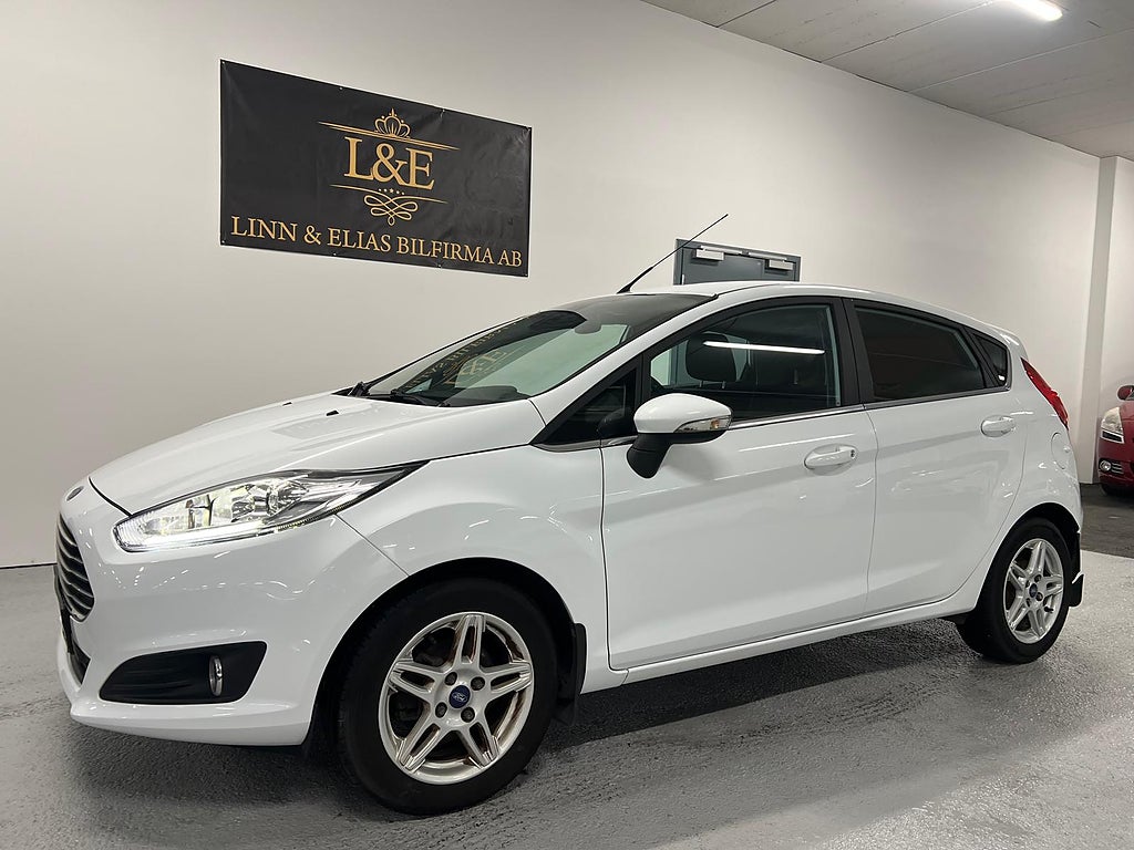 Ford Fiesta 5-dörrar 1.0 Titanium  1ÅRSGARANTI/FRILEVERANS