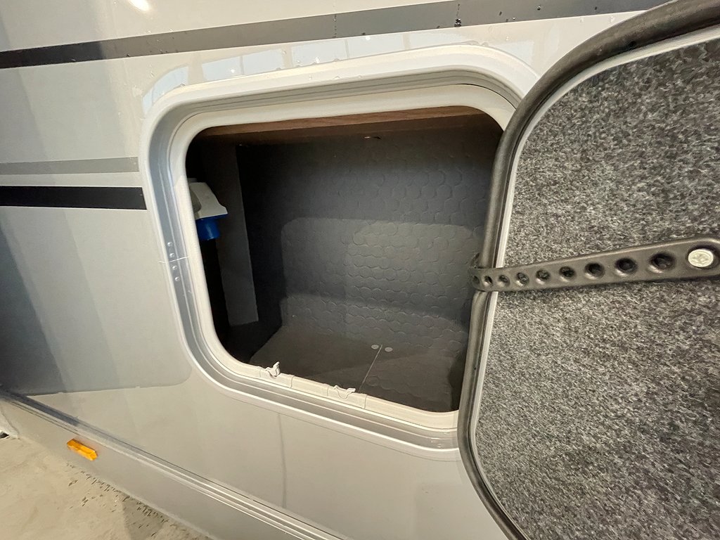 Adria Sonic Supreme 700 SL / Automat 180hk / ALDE / Taksäng - Adria