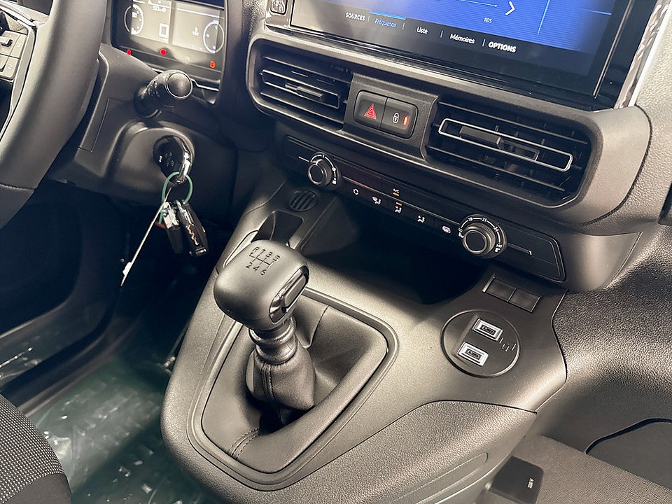 Bild på Opel Combo + 100hk L2 - OMGÅENDE LEVERANS!