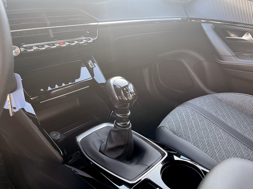 Bild på Peugeot 2008 Allure 1.2 PT 131hk B-KAMERA CARPLAY