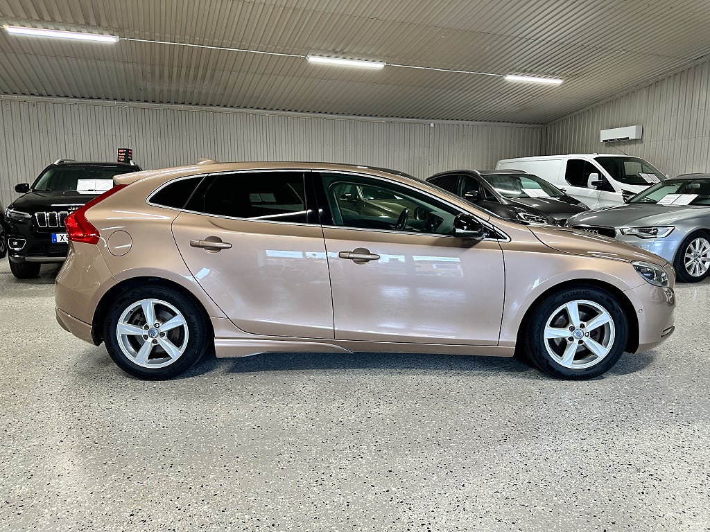 Volvo V40 D2 Euro 5 Nybesiktigad Panorama Välservad Dragkrok PAP