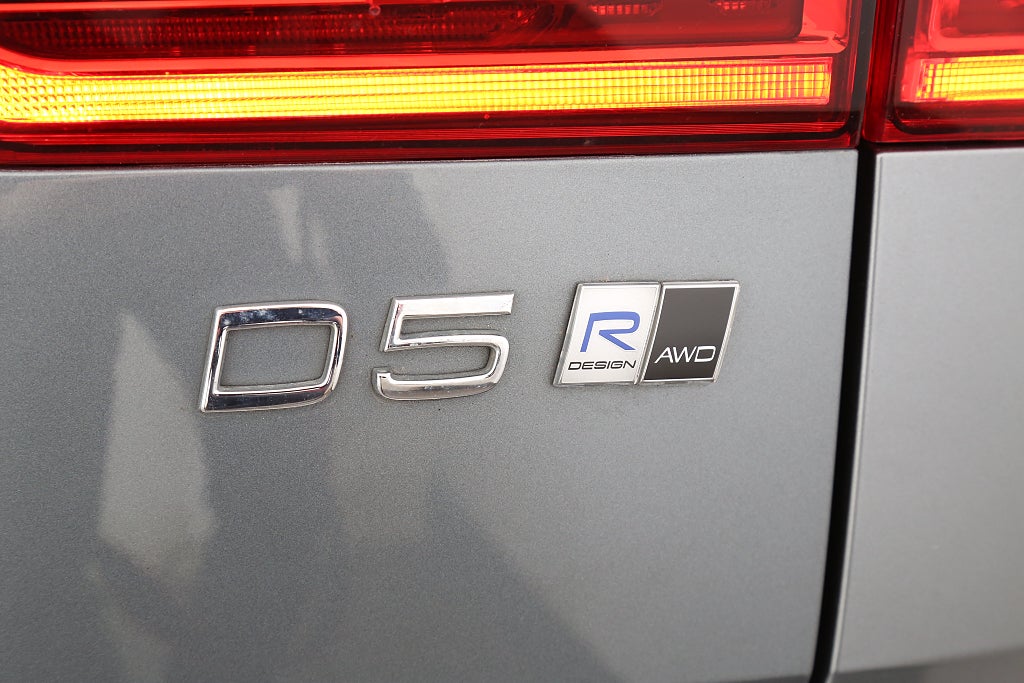 Volvo XC60 D5 235hk R-Design AWD 360° l  H/K l 22" l Panorama Drag 2019