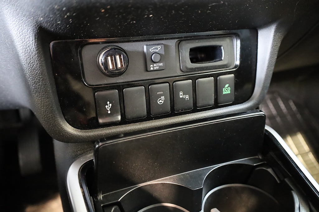 Mitsubishi Outlander 2.0 4WD AUT Business M-Värme 360° Läder 7-Sits 2020