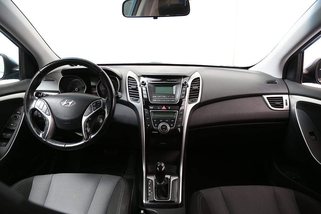 Hyundai i30 1,6 GDI 135hk Business Kombi Automat Nybesikt 2013