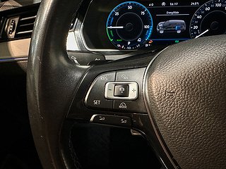 Volkswagen Passat Variant GTE Drag Cockpit Pvärm GPS SoV