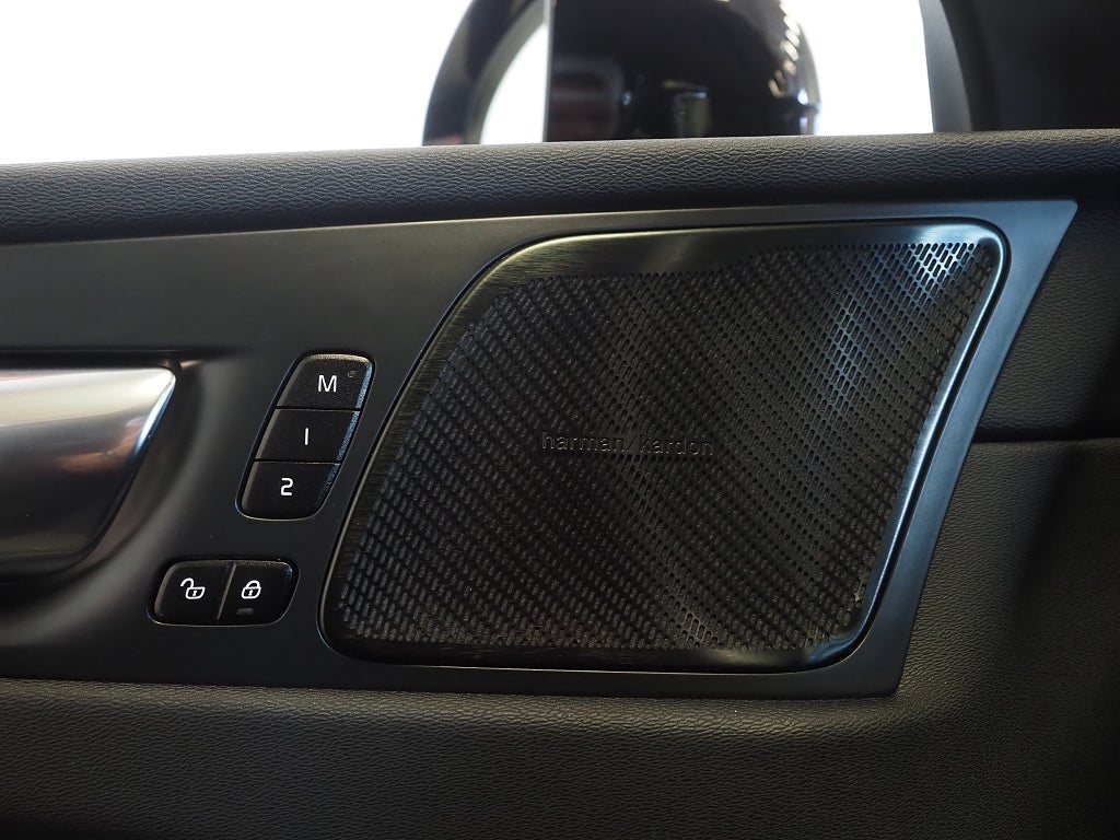 Volvo XC60 Recharge T8 AWD Geartronic R-Design 392hk | Pano | 360° 2022