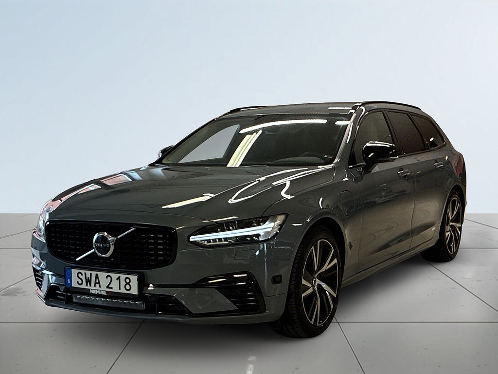 Volvo V90 Recharge T6 AWD Plus Dark Mvärme Drag Bkamera S&V-däck