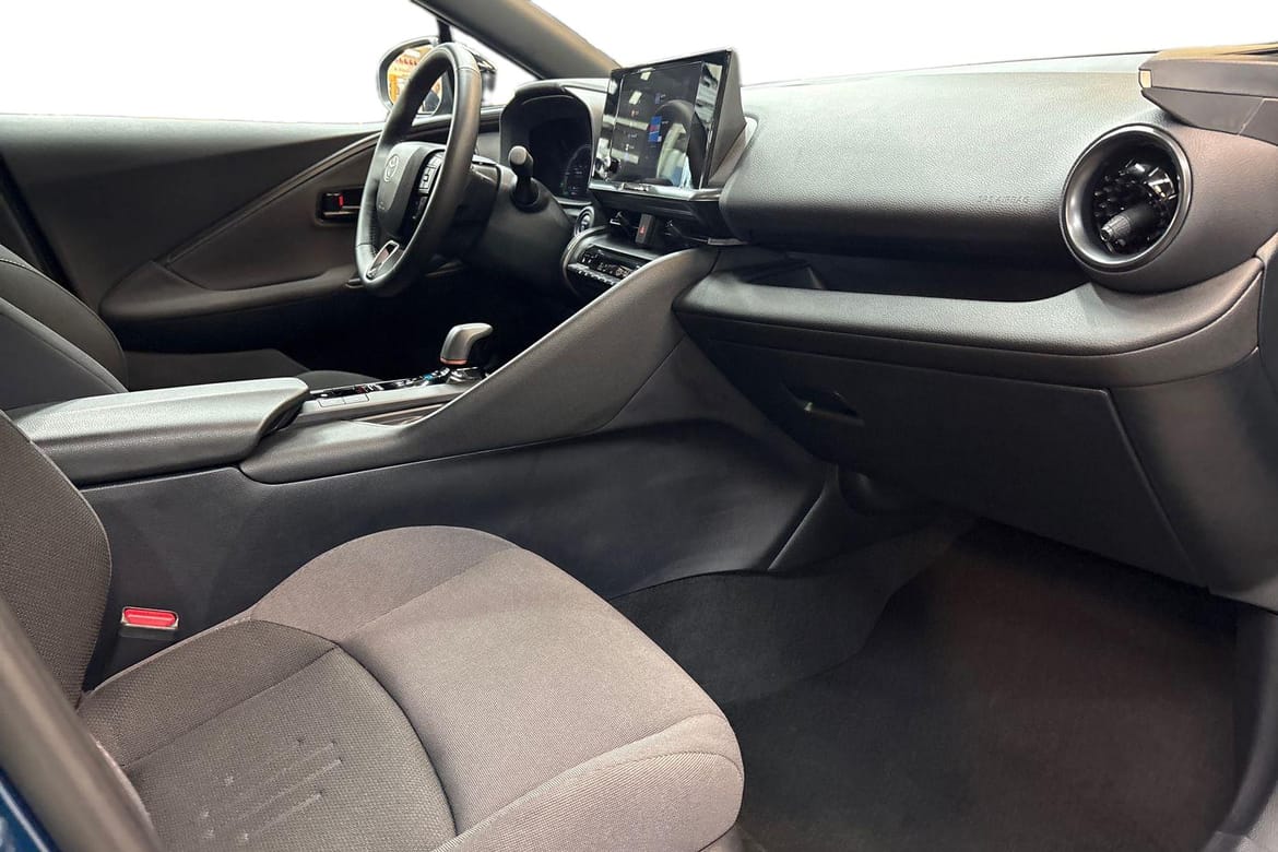 Toyota C-HR 2,0 Laddhybrid Active 2025, bild 7/45