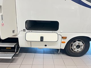 Husbil-integrerad Concorde LINER 1090 M 12 av 33