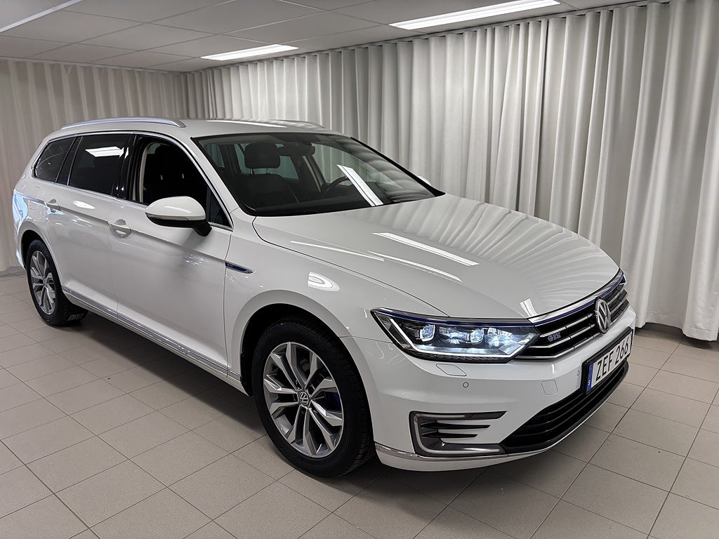 Volkswagen Passat Sportscombi GTE DSG 218HK Drag/Värmare