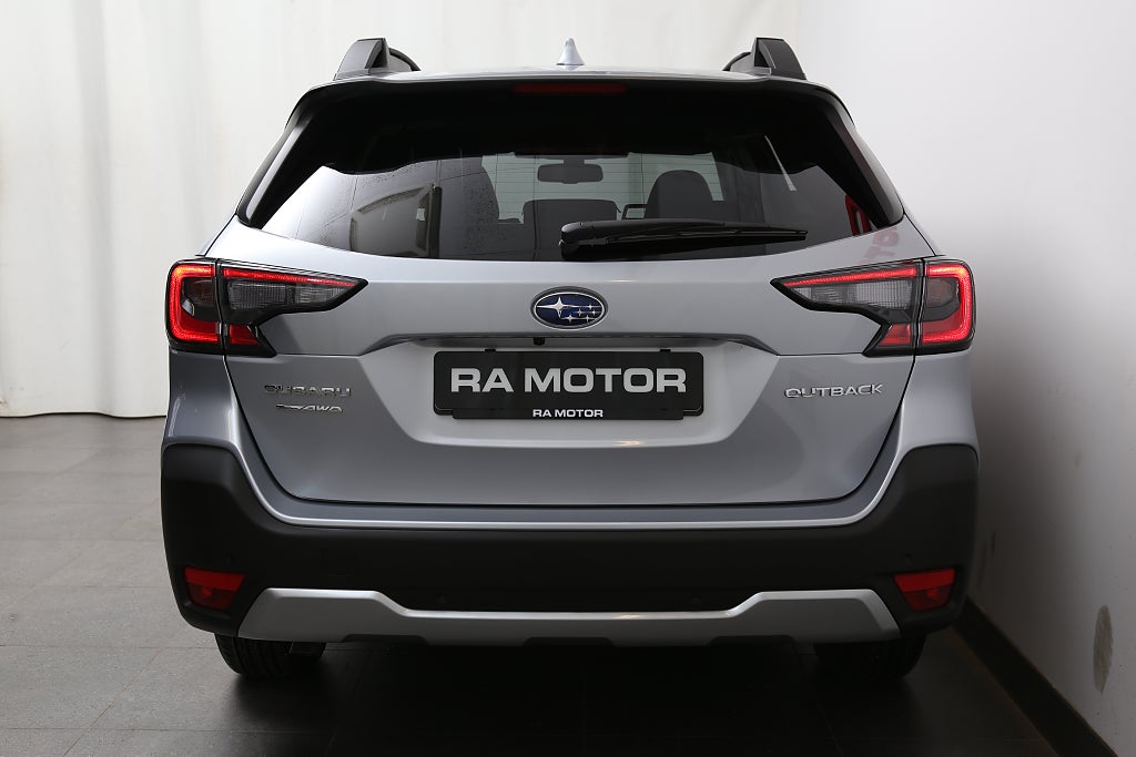 Subaru Outback Limited | 3 fria Service.