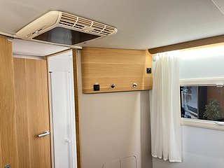 Husbil-halvintegrerad Adria CORAL PLUS 670 DC 22 av 28