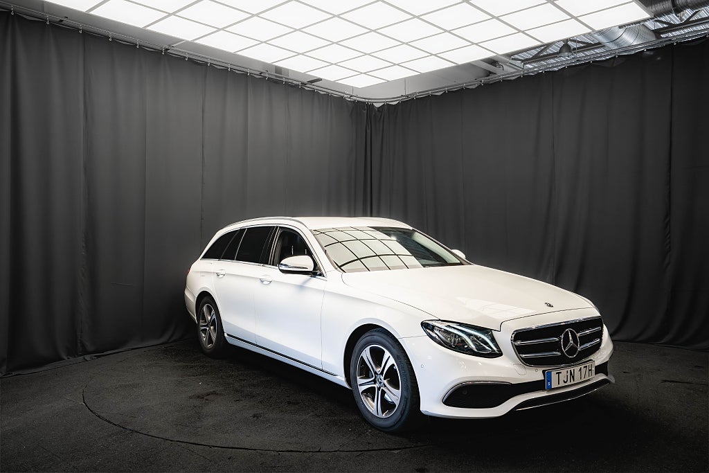 Mercedes-Benz E 200 T d D-VÄRMARE WIDESCREEN DRAG KAMERA 1-ÄGARE MOMS