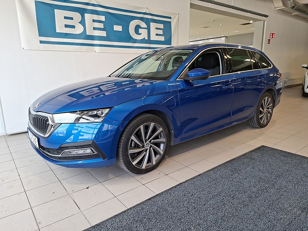 Skoda Octavia Kombi iV Combi Style 204HK DSG Drag Värmare Panorama