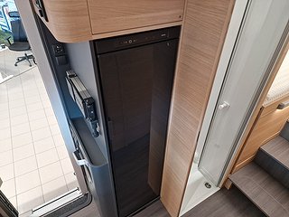 Husbil-halvintegrerad Adria CORAL 670 DL 24 av 36