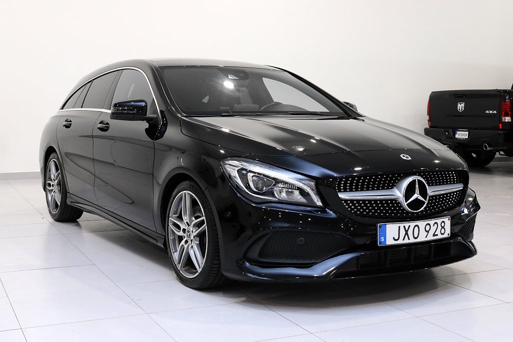 Mercedes-Benz CLA 220 d Shooting Brake / AMG Line / Pano / LED