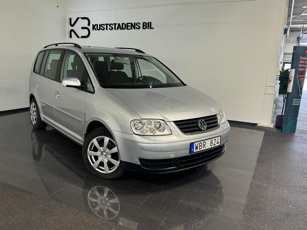 Volkswagen Touran 2.0 FSI 7 Sits Drag Nybesiktad Kamrembytt