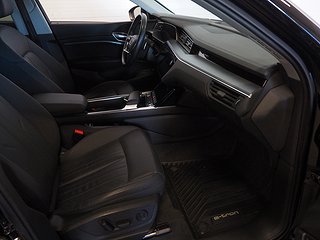 SUV Audi E-Tron 12 av 22
