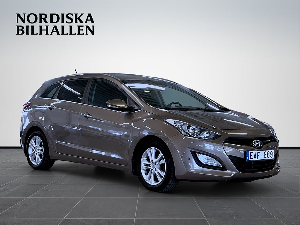 Hyundai i30 Kombi 1.6 CRDi Business Nyservad Nybes Kamera Värmare