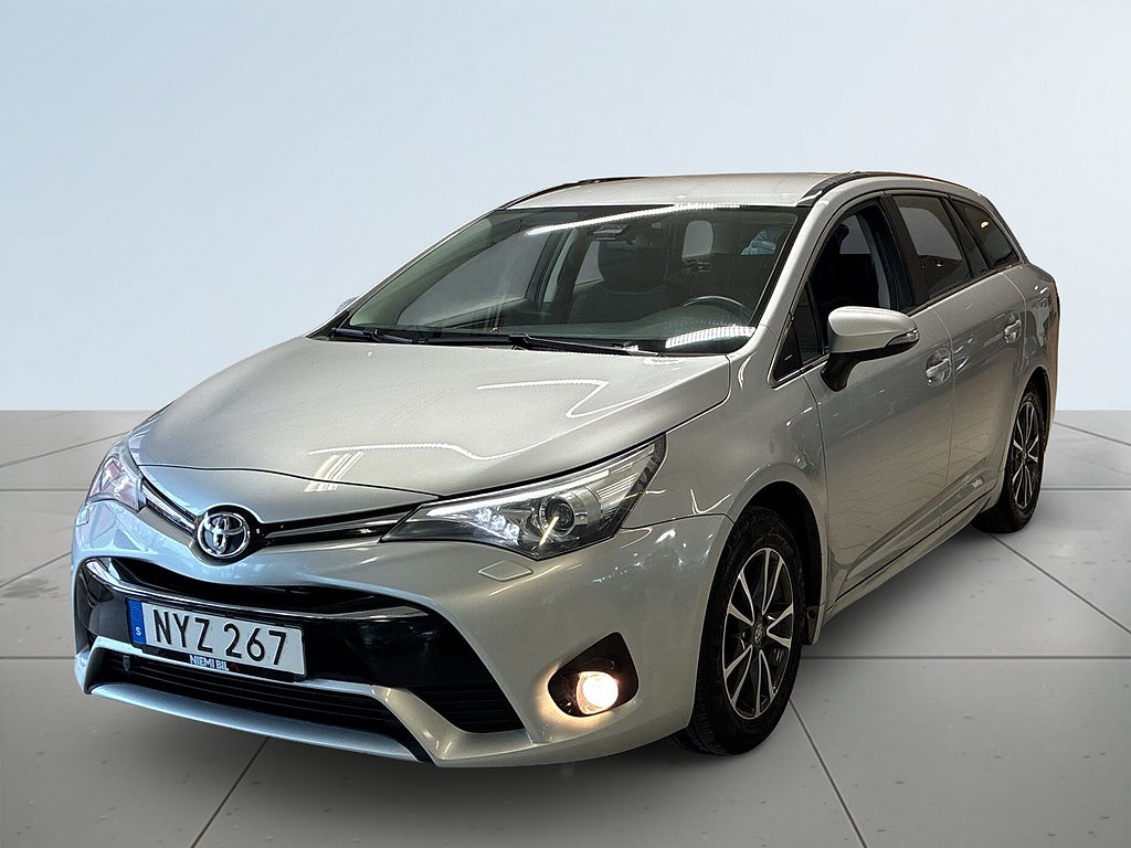 Toyota Avensis Kombi 1.8 Active Dragkrok Backkamera Mvärmare S&V-däck