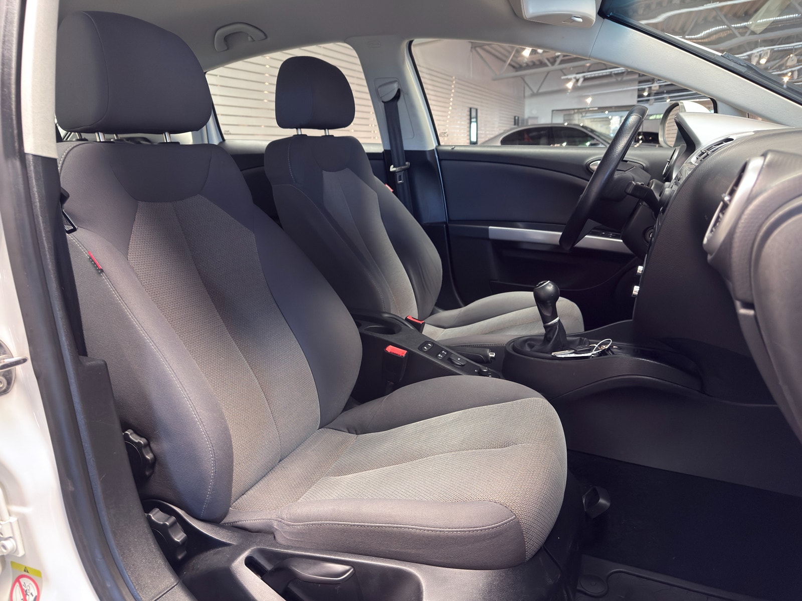 Seat Leon 1.2 TSI Style 105 hk | Fullservad 2011 - miniatyr 12