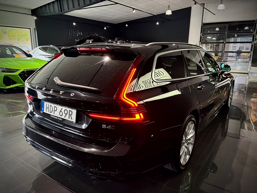 Volvo V90 B4 AWD Momentum Advanced Edition Värmare Harman Kardon - bild 14