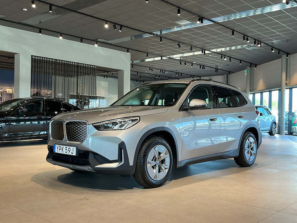 BMW iX1 eDrive20 Farthållare Rattvärme Drag 4,95%