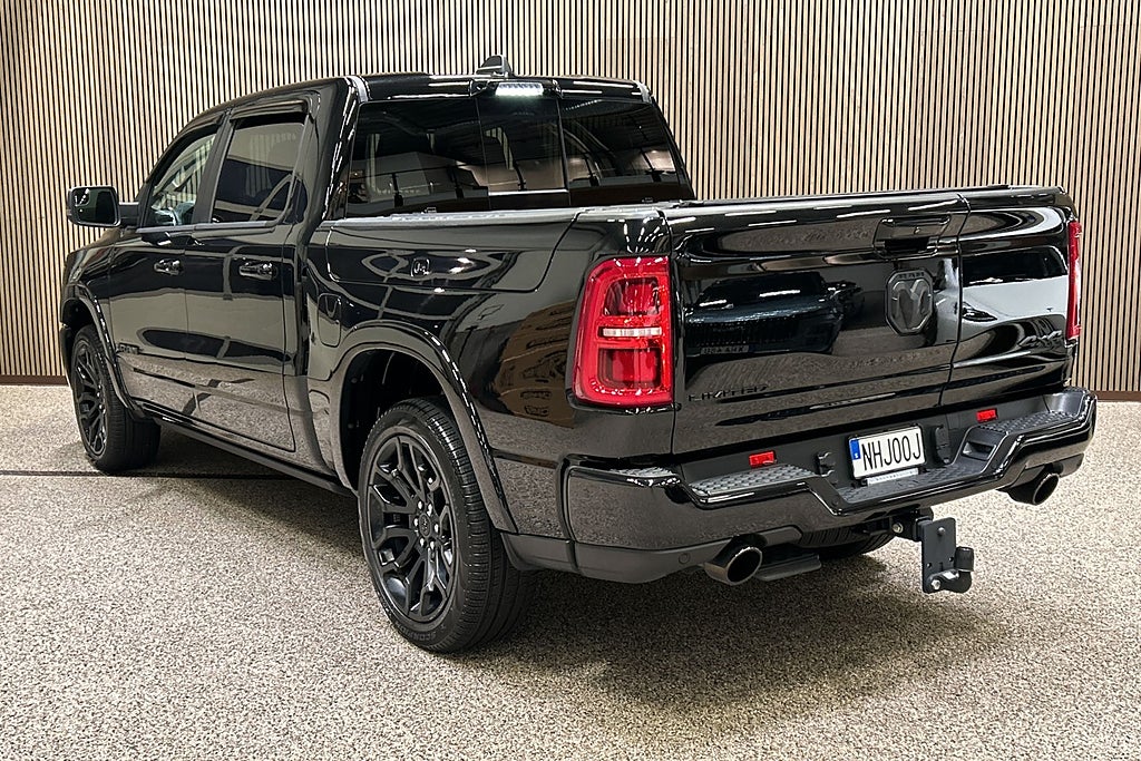 Dodge RAM 1500 Limited Night Rambox delad lucka 540hk lågskatt