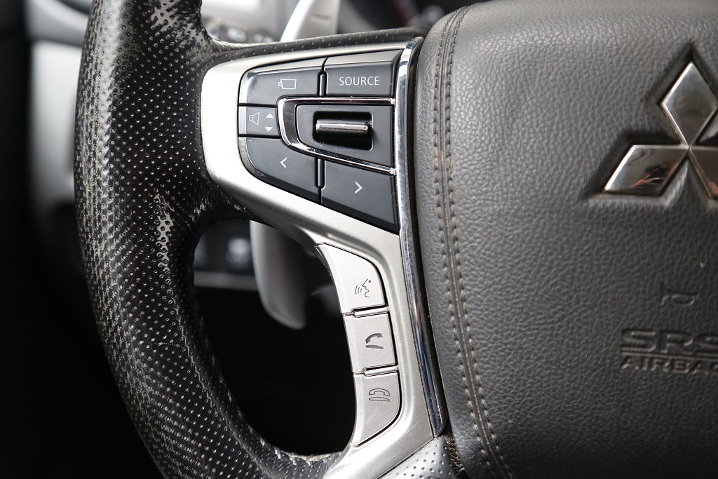 Mitsubishi L200 Dubbelhytt 2,2 Di-D 4WD Premium Kåpa Drag Leasbar 2020