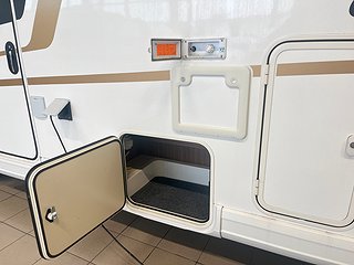 Husbil-integrerad Eura Mobil INTEGRA 760 HS 11 av 31