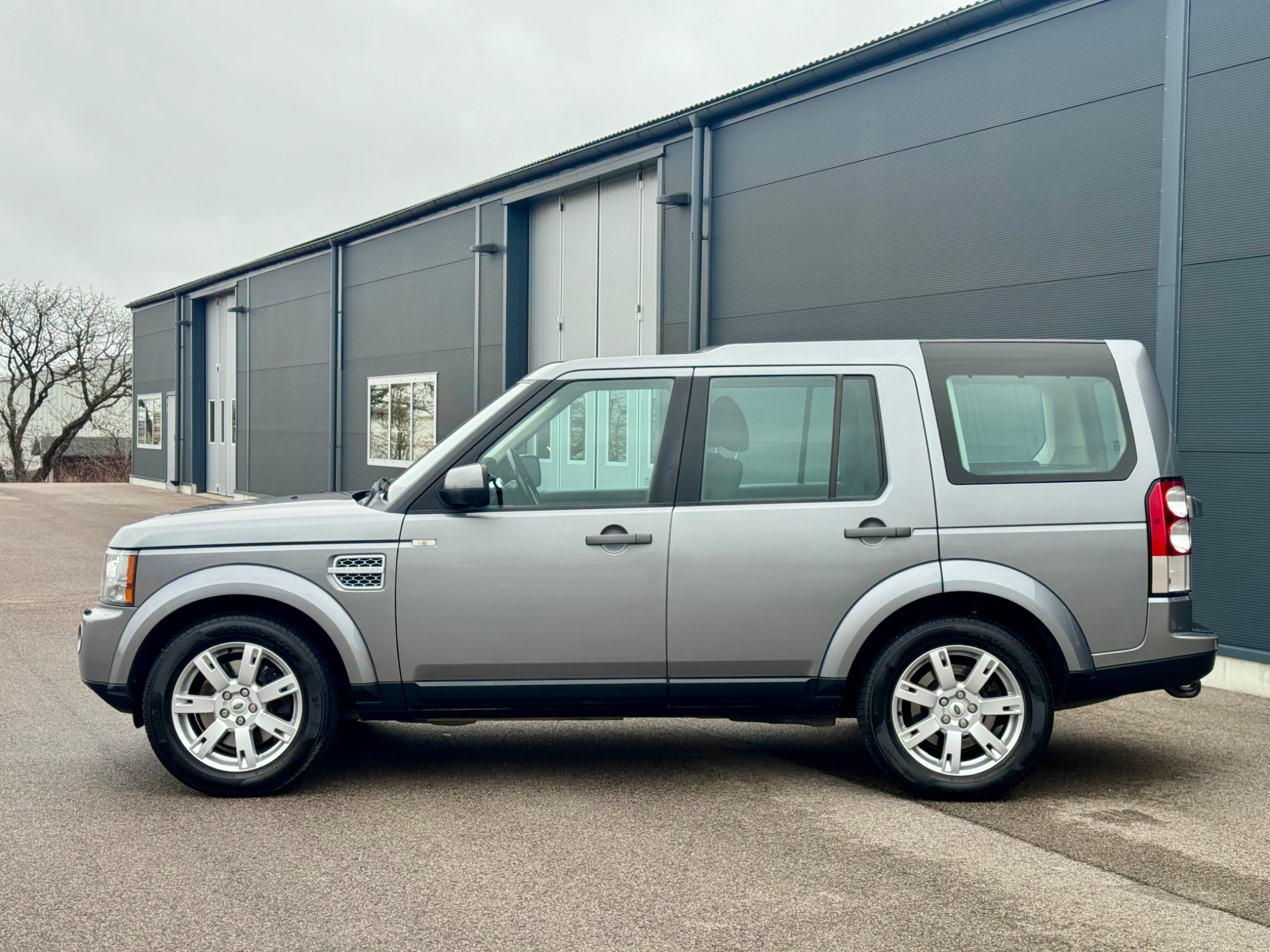 Land Rover Discovery 2011, kuva 3/31