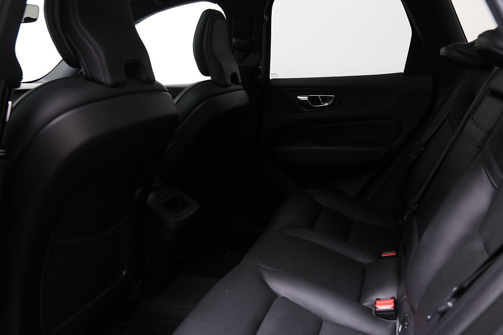 Volvo XC60 D5 235hk R-Design AWD 360° l  H/K l 22" l Panorama Drag 2019