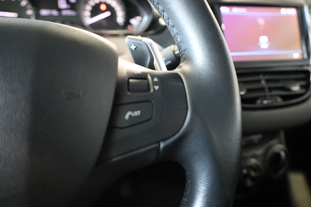 Peugeot 208 1.2 VTI PureTech AUT M-värme Blåtand 2017