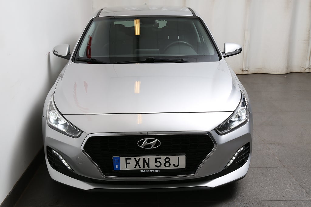 Hyundai i30 1,4 T-GDi 140hk Premium Aut Navi CarPlay Kamera